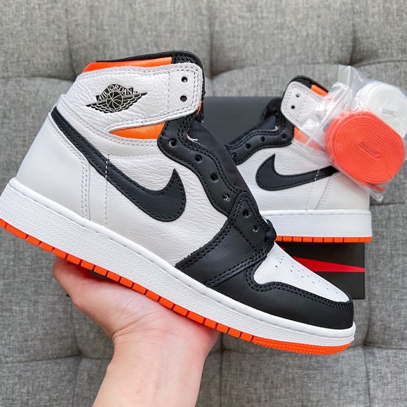 Jordan Shoes - 🤍🧡🖤 Nike Air Jordan 1 retro high white black